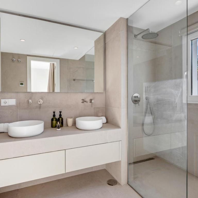 VACATION MARBELLA I Villa Ava, Private Heated Pool, Rooftop Hot Tub, Sauna, Luxury Interior, Close to Golfs, Beaches and Puerto Banus - Villa - 34