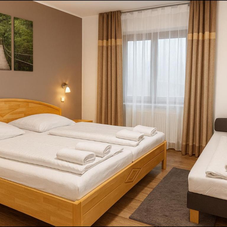 Haus Maria - Dreibettzimmer mit eigenem Bad - 3