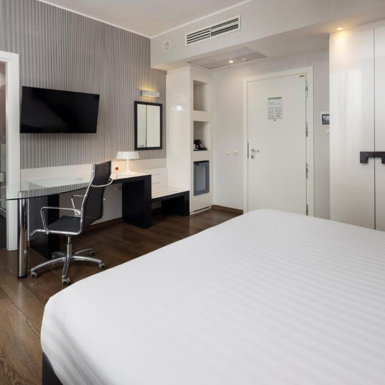 Holiday Inn Genoa City by IHG - Camera King Premium - 4