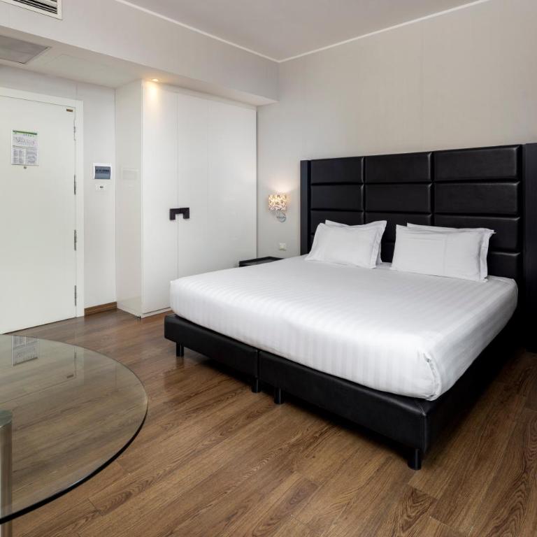 Holiday Inn Genoa City by IHG - Camera King Premium - 5