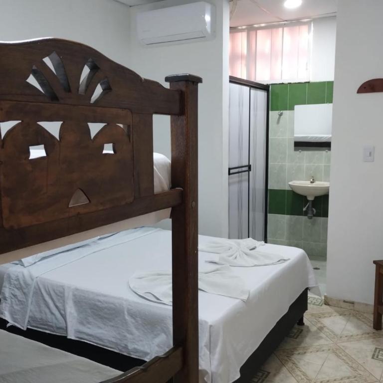 La Quinta INN - Habitación Cuádruple con baño privado - 6