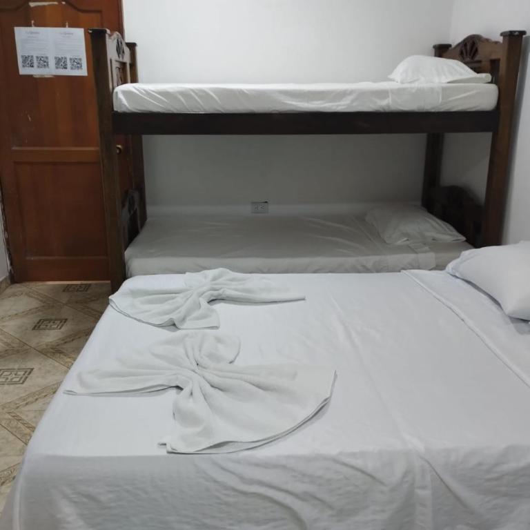 La Quinta INN - Habitación Cuádruple con baño privado - 9