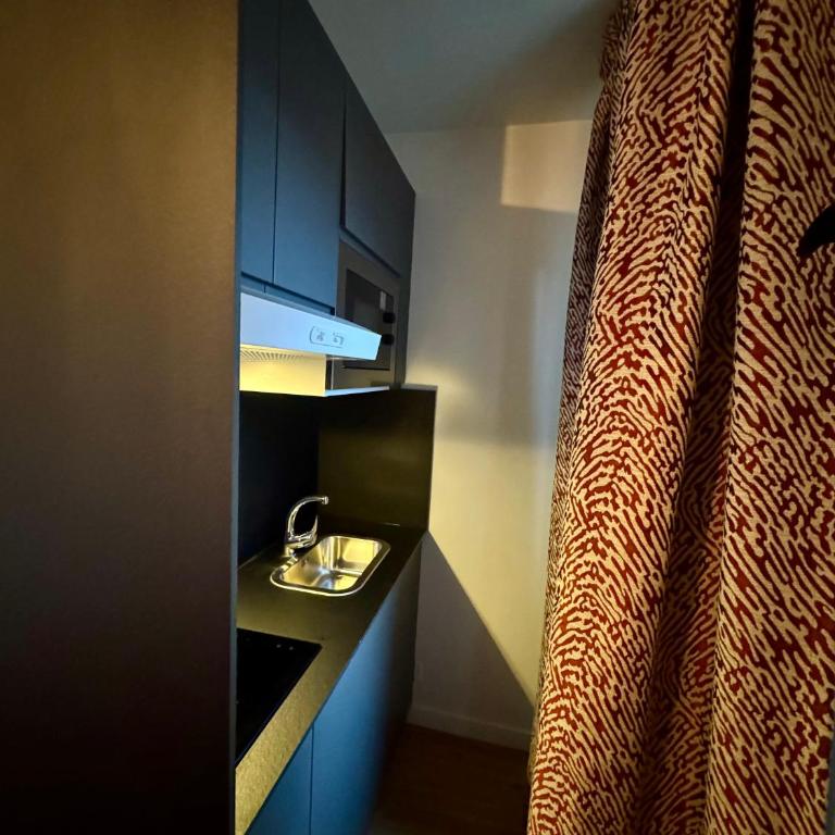 Hôtel Montmartre - Nouvellement Rénové - Petit Studio (2 Adultes) - 7