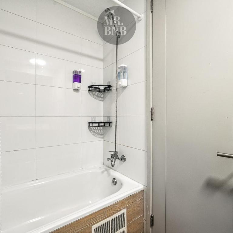 Tocornal Apartments by Mr BnB - One-Bedroom Apartment with Balcony - 9