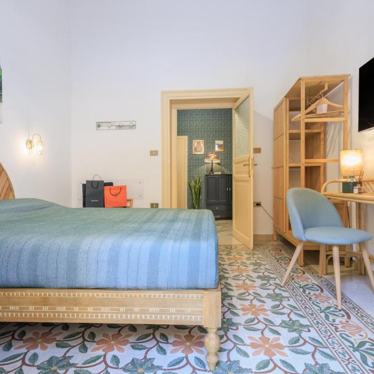 Vintage Rooms - Double Room with Private External Bathroom - 7