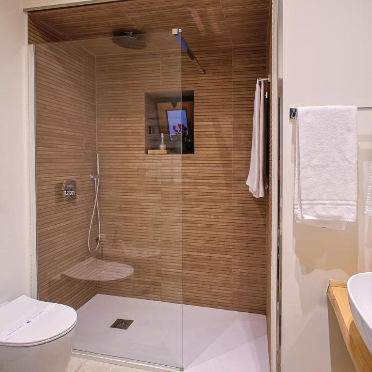 Vintage Rooms - Double Room with Private External Bathroom - 11