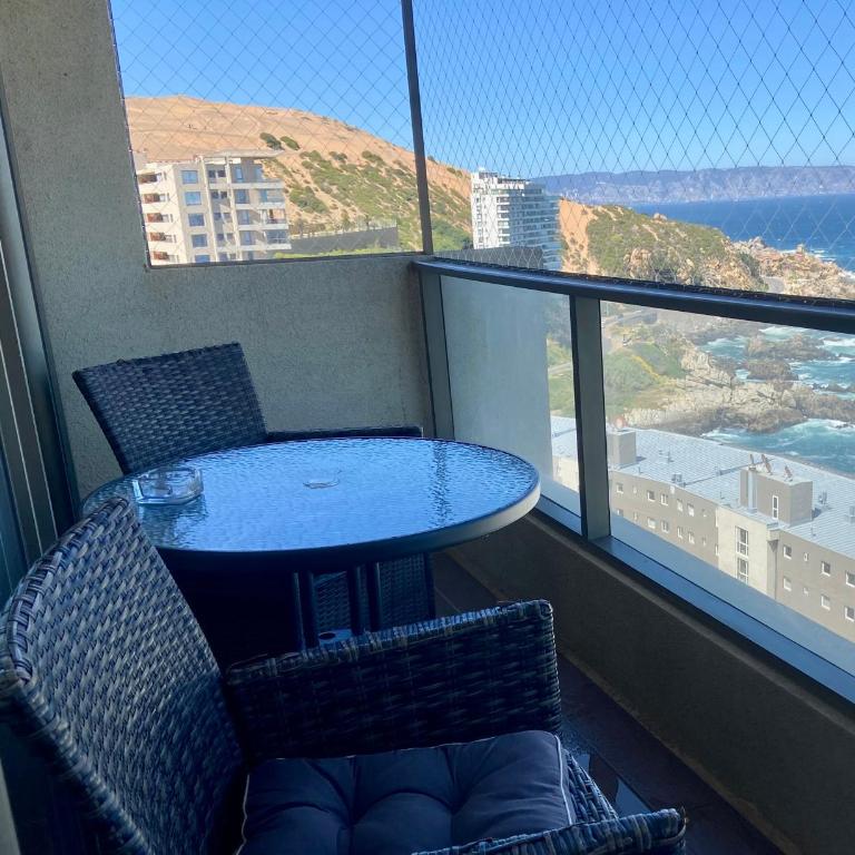 Hermoso departamento en Costa de Montemar, Concón -las piscinas sólo se pueden usar en arriendos sobre 15 días - Two-Bedroom Apartment with Terrace and Sea View - 14