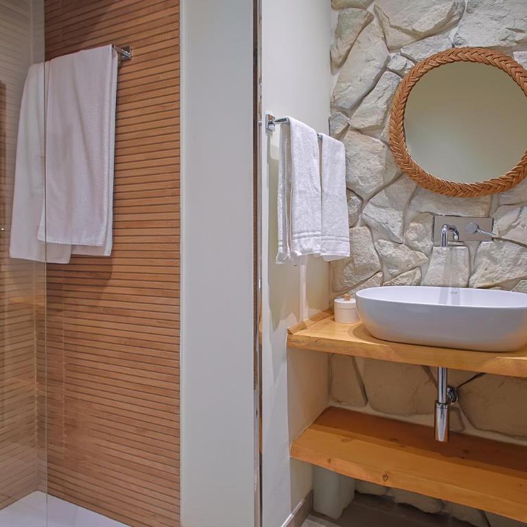 Vintage Rooms - Double Room with Private External Bathroom - 12