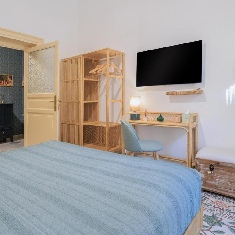 Vintage Rooms - Double Room with Private External Bathroom - 3