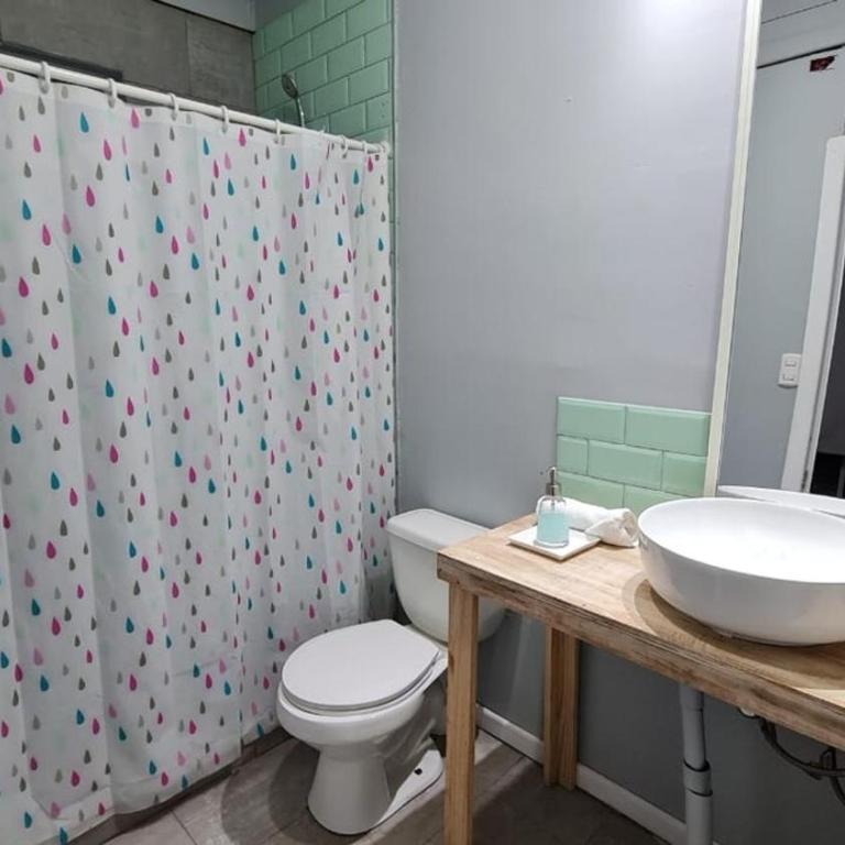 Agradable casa con Tina de agua Caliente y Piscina - Five-Bedroom House - 34