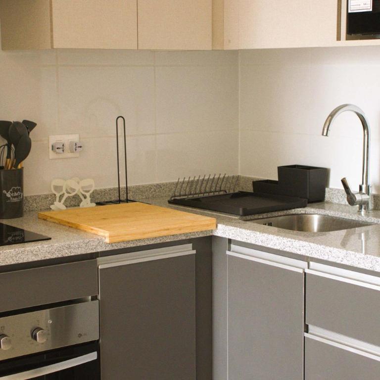 HOM I Wifi Piscina Parking Cowork Metro Almagro - Apartment - 21