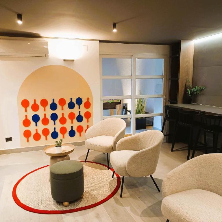 HOM I Wifi Piscina Parking Cowork Metro Almagro - Apartment - 55