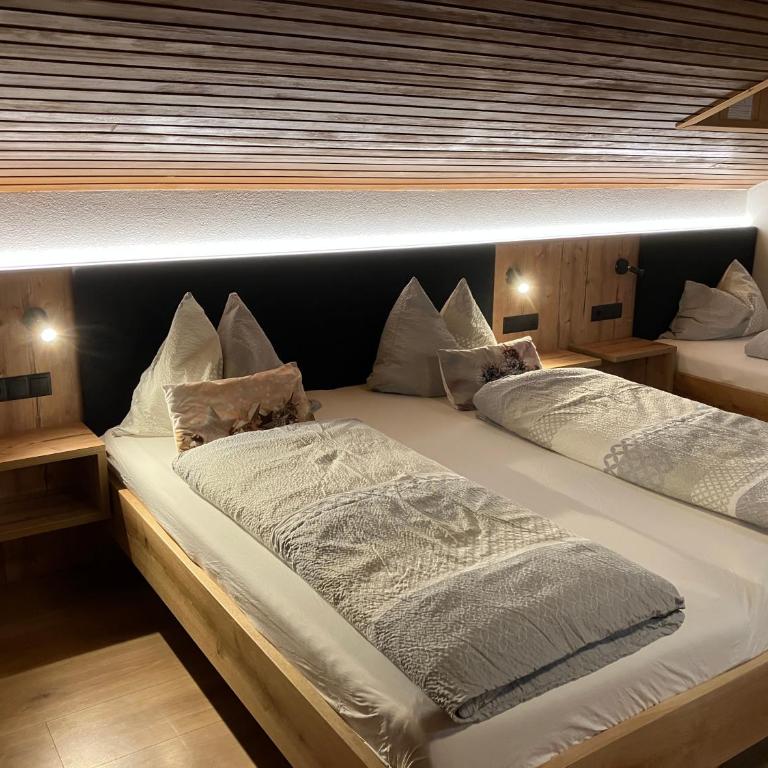 Haus Cosso - Three-Bedroom Apartment - 15