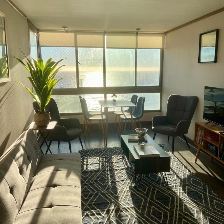 Hermoso departamento en Costa de Montemar, Concón -las piscinas sólo se pueden usar en arriendos sobre 15 días - Two-Bedroom Apartment with Terrace and Sea View - 13