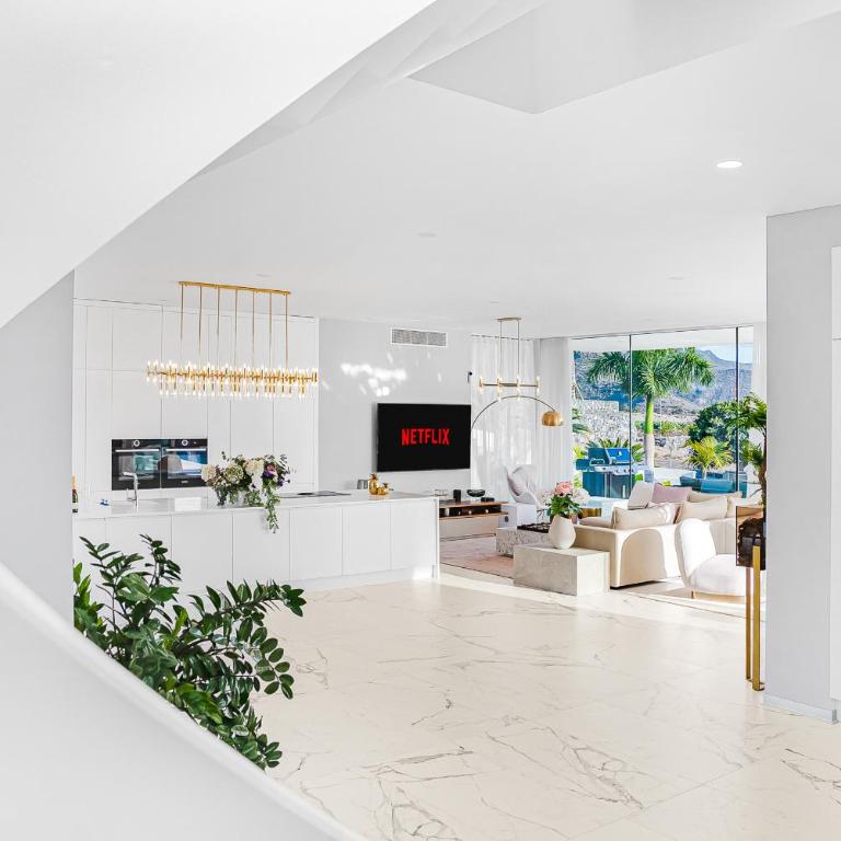 Luxury Villa with Heated Pool & Jacuzzi Near Costa Adeje Golf - Villa - 41