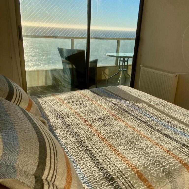 Hermoso departamento en Costa de Montemar, Concón -las piscinas sólo se pueden usar en arriendos sobre 15 días - Two-Bedroom Apartment with Terrace and Sea View - 3