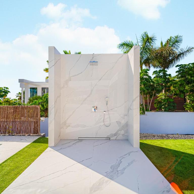 Luxury Villa with Heated Pool & Jacuzzi Near Costa Adeje Golf - Villa - 17