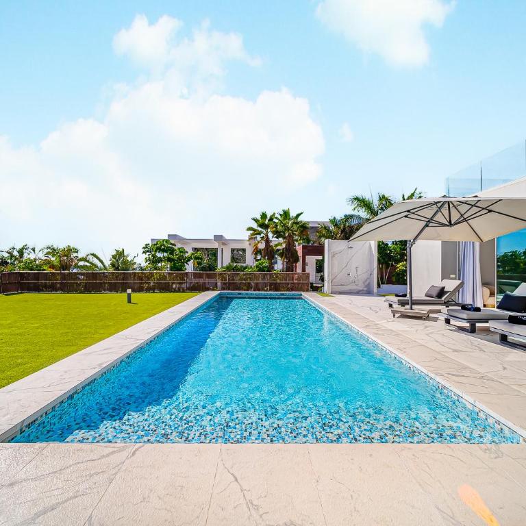 Luxury Villa with Heated Pool & Jacuzzi Near Costa Adeje Golf - Villa - 5