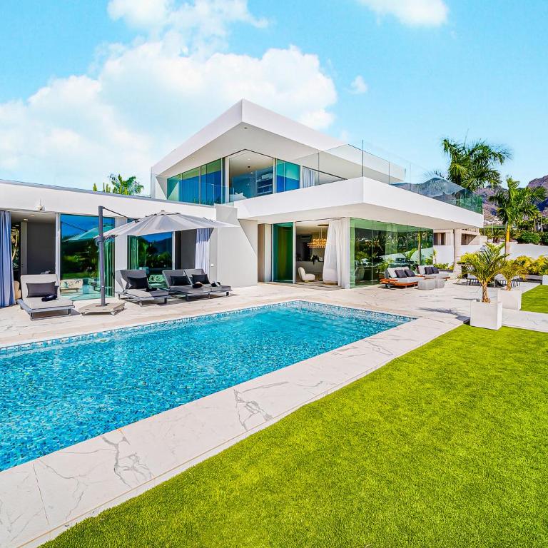 Luxury Villa with Heated Pool & Jacuzzi Near Costa Adeje Golf - Villa - 1