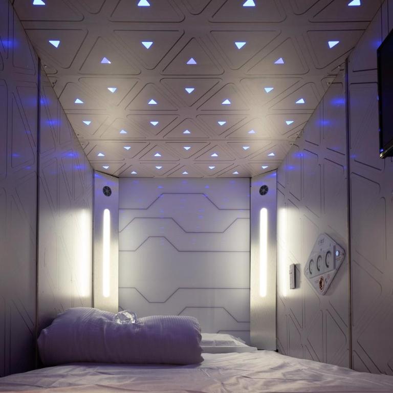 izZzleep Aeropuerto Terminal 2 - Deluxe Single Room - 1