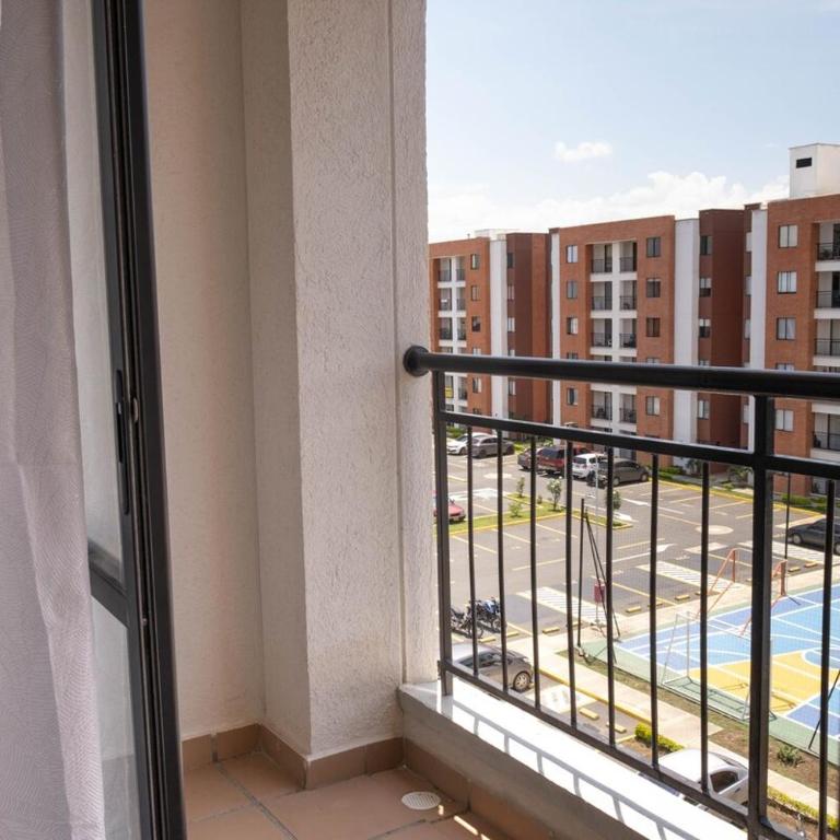Beautiful view and pool, minutes from Cali - Apartamento de 2 dormitorios - 23