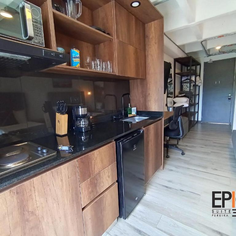 Epic Suite 312 Deluxe Airport - Deluxe Queen Suite - 25