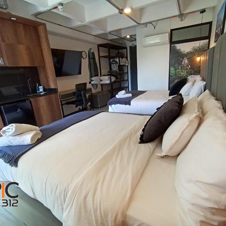 Epic Suite 312 Deluxe Airport - Deluxe Queen Suite - 10