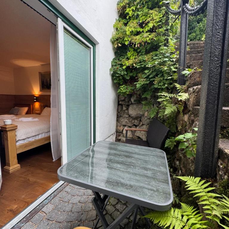 Hotel Bergland - Dreibettzimmer mit Terrasse - 7