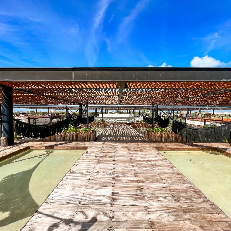 Gated 2BR apartment with rooftop pool - Two-Bedroom Apartment with Balcony and Terrace - 61