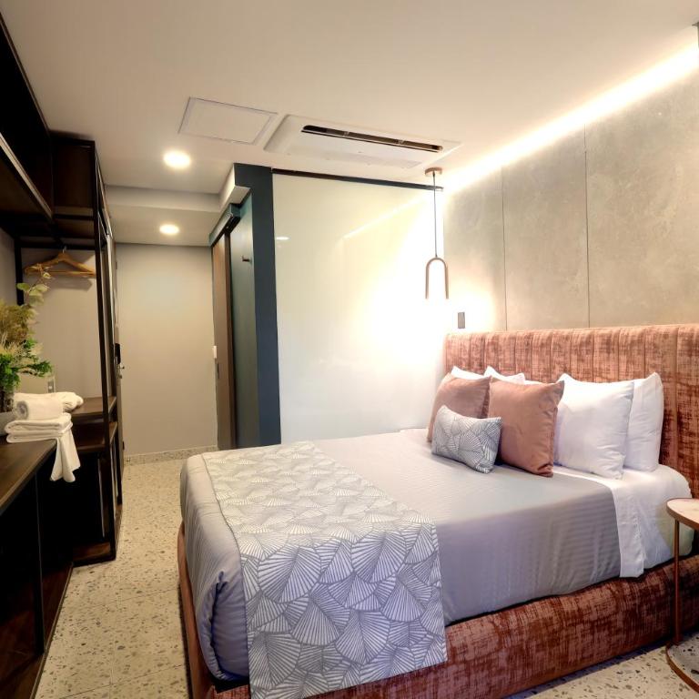 Glow Medellín - Habitación Doble Deluxe con bañera - 6