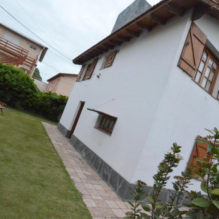 CASA con 3 habitaciones, 2 baños, cochera y patio a 100 metros del mar Durante ENERO y FEBRERO solo se alquila por un MÍNIMO de 7 días - One-Bedroom House - 5