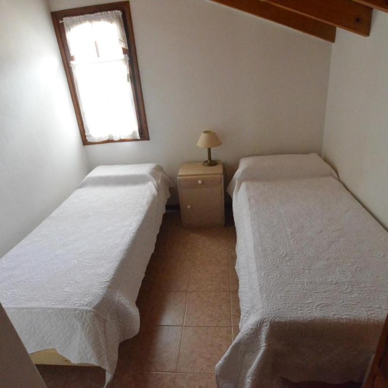 CASA con 3 habitaciones, 2 baños, cochera y patio a 100 metros del mar Durante ENERO y FEBRERO solo se alquila por un MÍNIMO de 7 días - One-Bedroom House - 13