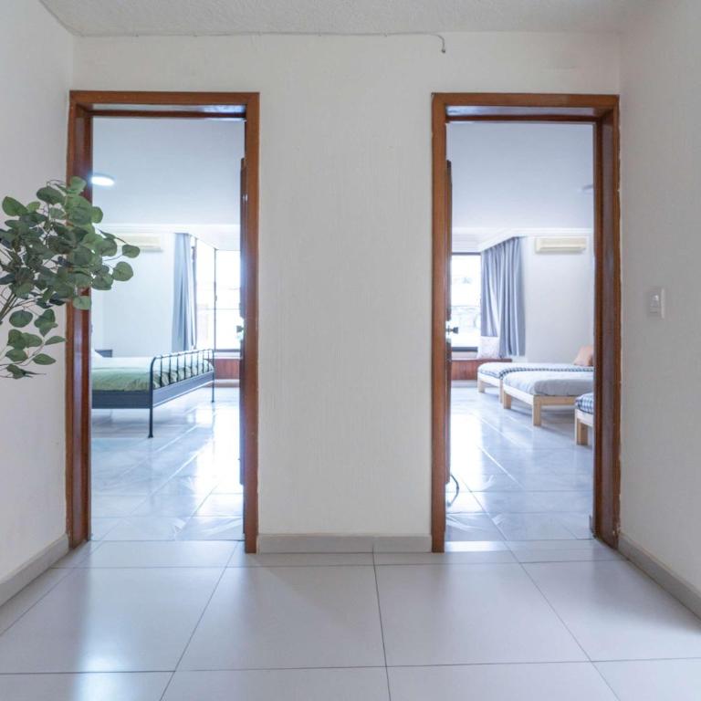 Family Home with Private Pool - Family Room - 4