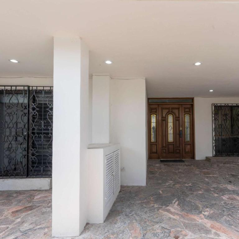 Family Home with Private Pool - Family Room - 58
