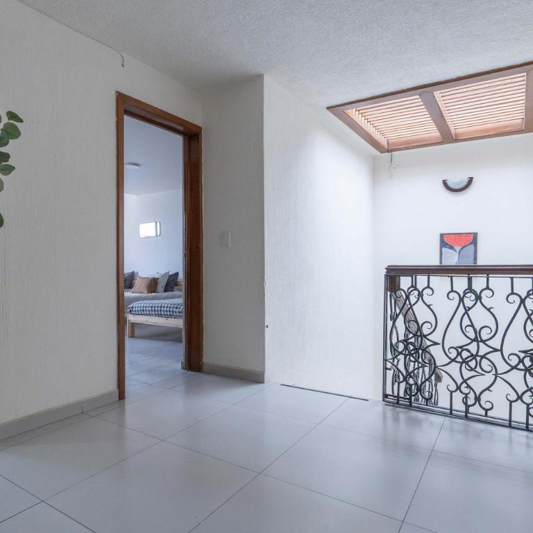 Family Home with Private Pool - Family Room - 32