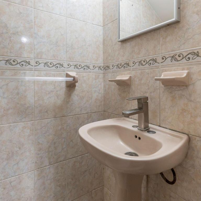 Family Home with Private Pool - Family Room - 11