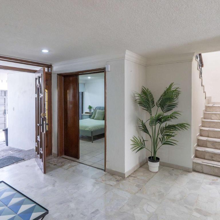Family Home with Private Pool - Family Room - 6