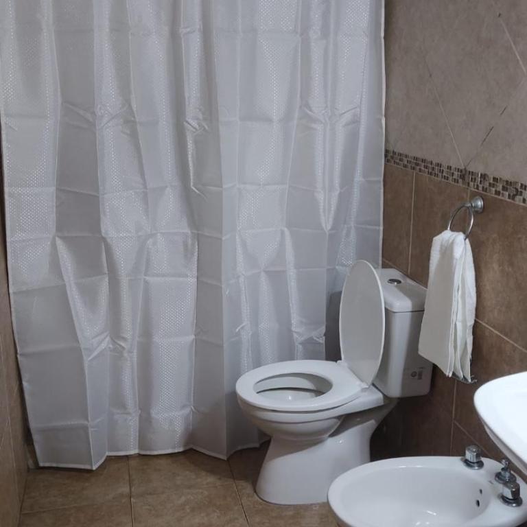 Hermoso departamento con ingreso de vehículo y patio - One-Bedroom Apartment - 6