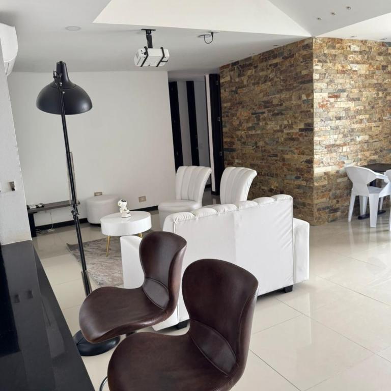Apartamento amoblado en Pance - Apartamento de 3 dormitorios - 2