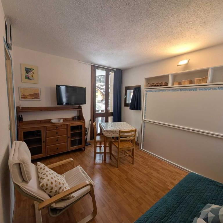 Studio 2 pers, proche pistes et commerce, parking - FR-1-445-234 - Monolocale - 8