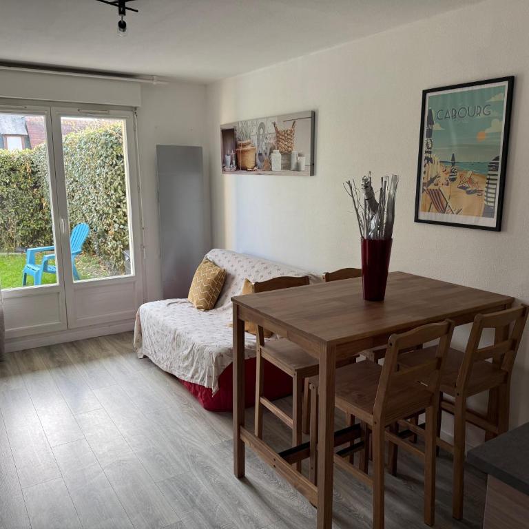 2 PIECES JARDIN, ACCES DIRECT MER ET PROCHE THALASSO - Appartement - 4