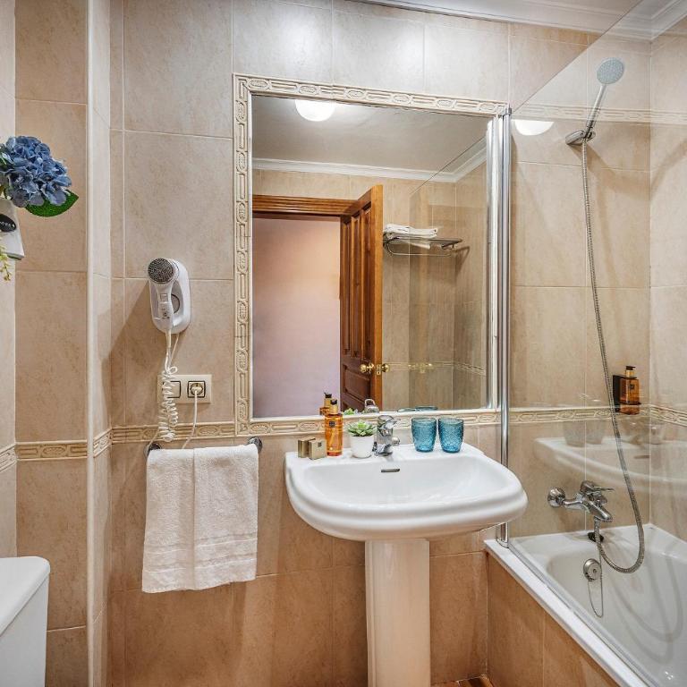 Beneste Frigiliana Hotel - Classic Room with French Balcony - 3
