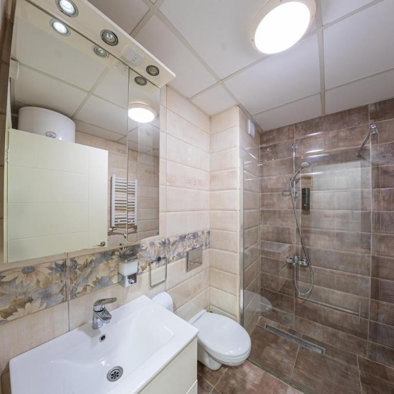 NAR Royalton Deluxe Apartment #40 Free Parking - One-Bedroom Apartment - 9
