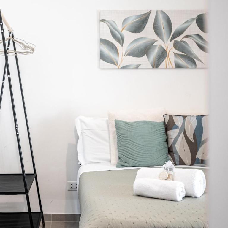 Roman Waves Room - 2 MIN Metro Marconi - 15 MIN Colosseo - A-C & WIFI - Camera Matrimoniale - 6