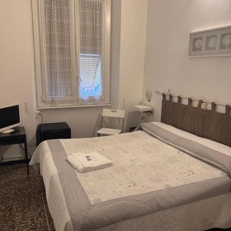 Albergo Novecento - Camera Singola con Bagno Privato - 1