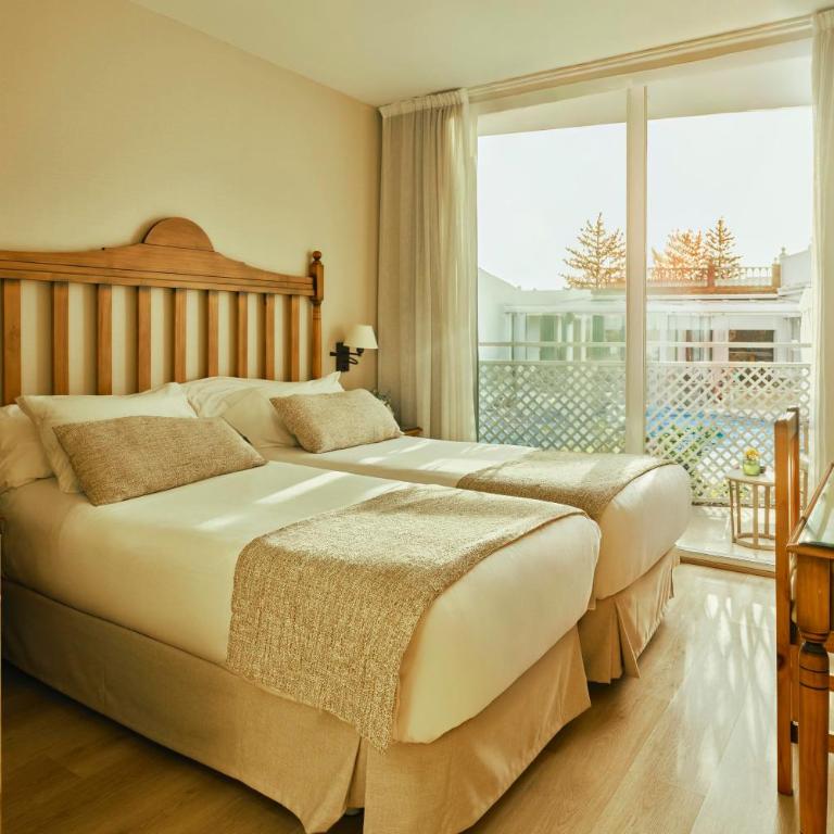 Beneste Villa Flamenca Hotel - Classic Room Pool View - 2