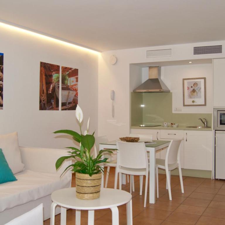 Apartamentos Llobet Ibiza - Apartamento de 1 dormitorio con vistas al jardín - 23