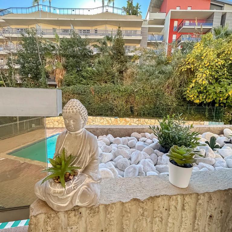 Studio avec piscine, balcon privé à 5 min plage - Studio - Vue sur Piscine - 9