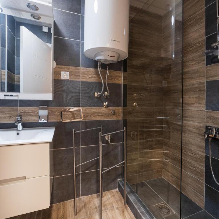NAR Royalton Apartment #71 Free Parking - One-Bedroom Apartment - 8