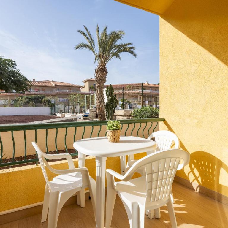 Home2Book Bright Apt. with Pool Los Cristianos - Apartamento de 1 dormitorio - 2
